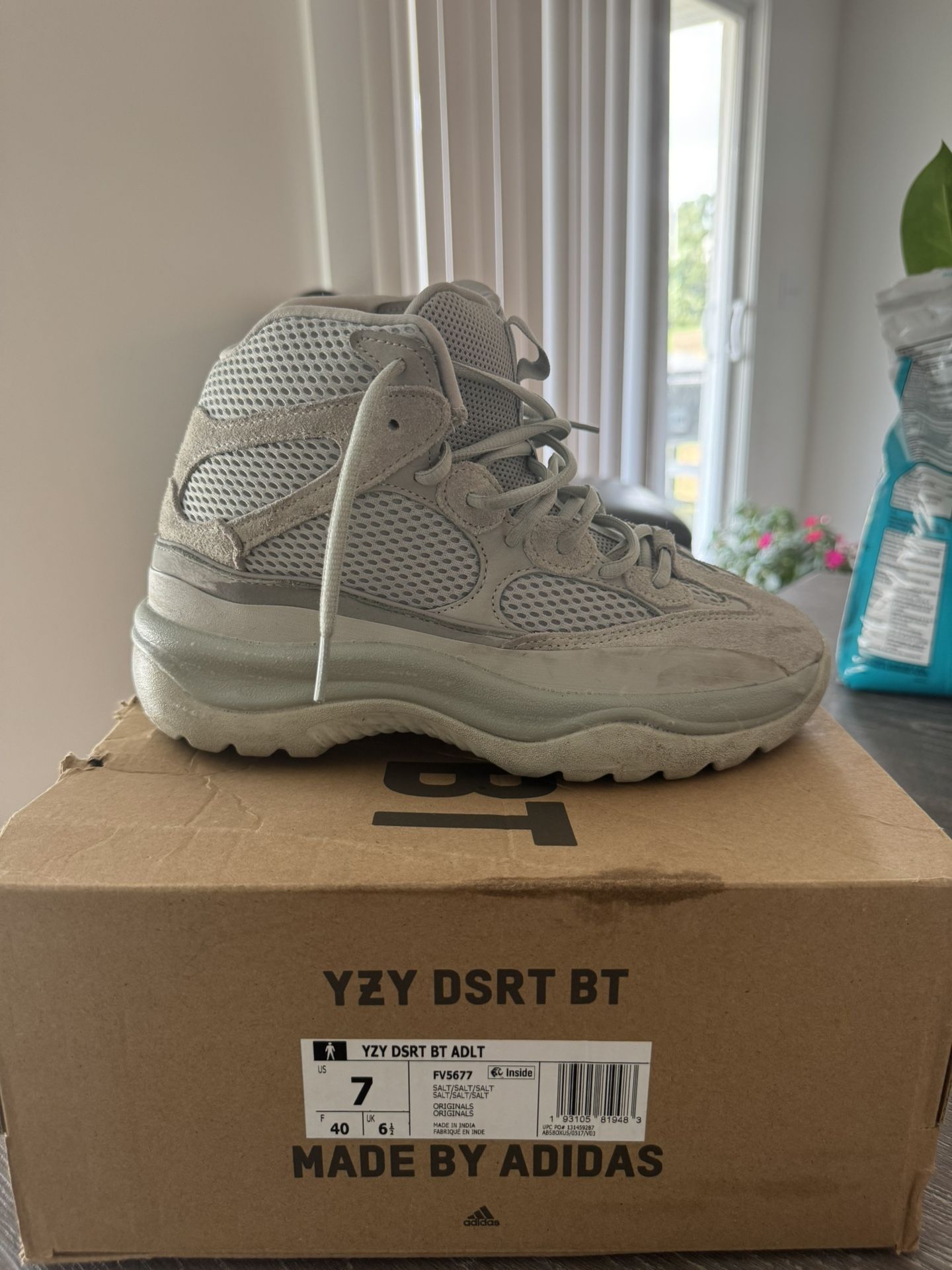 Yeezy Boots (Sz7)