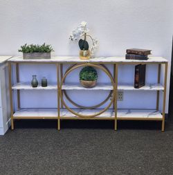 ENTRY TABLE OR CONSOLE IN MARBLE COLOR AND GOLDEN METAL LEGS BRAND NEW CONDITION 70" WIDE