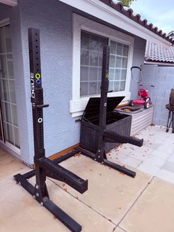 Rogue fitness squat rack | bumper plates | barbells