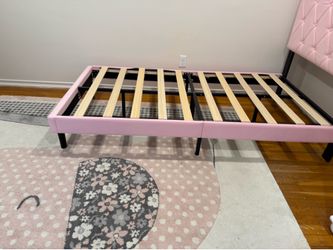 Girls twin bed
