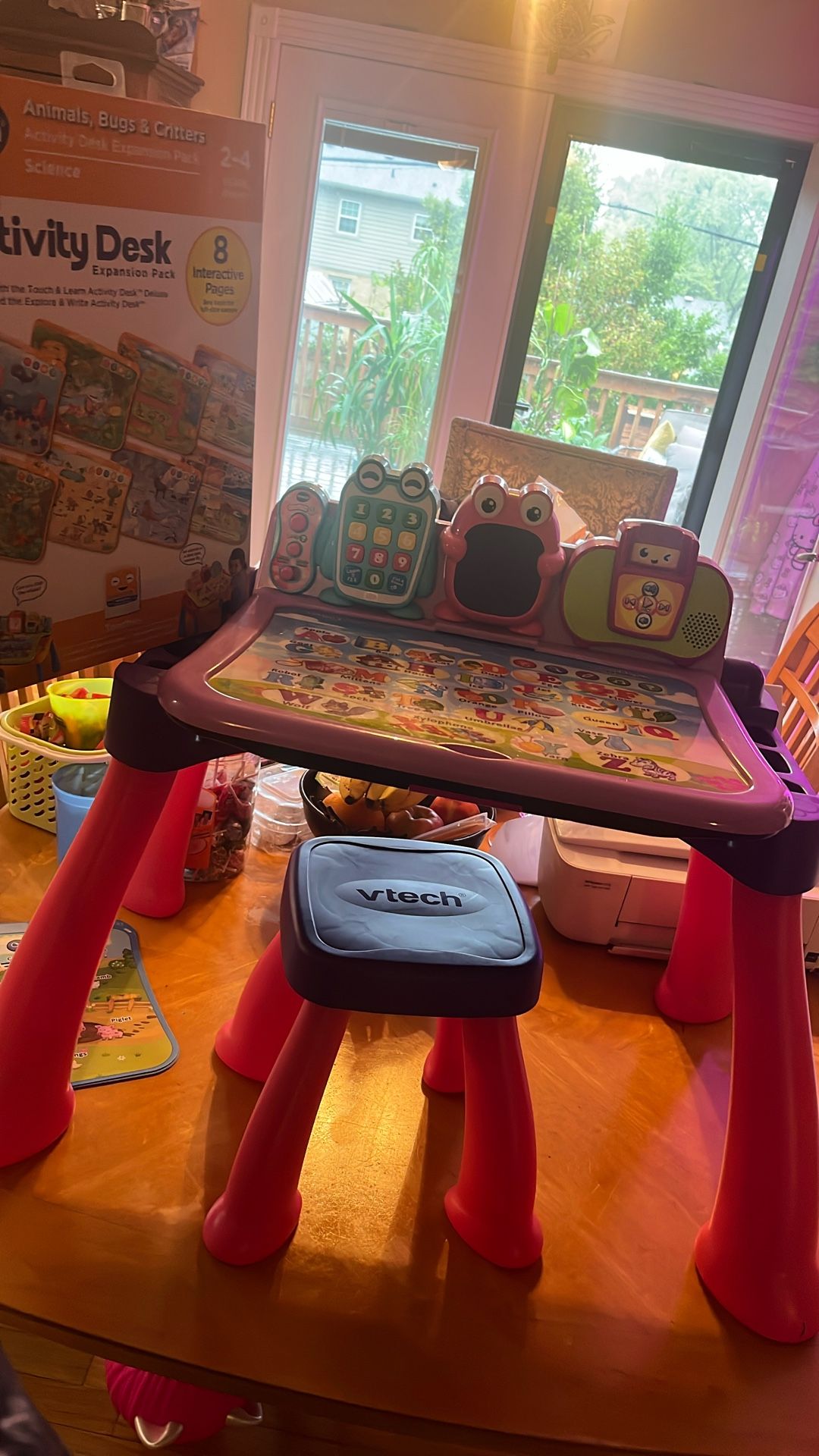 Vtech Activity Desk With 2 Sets Of Interactive