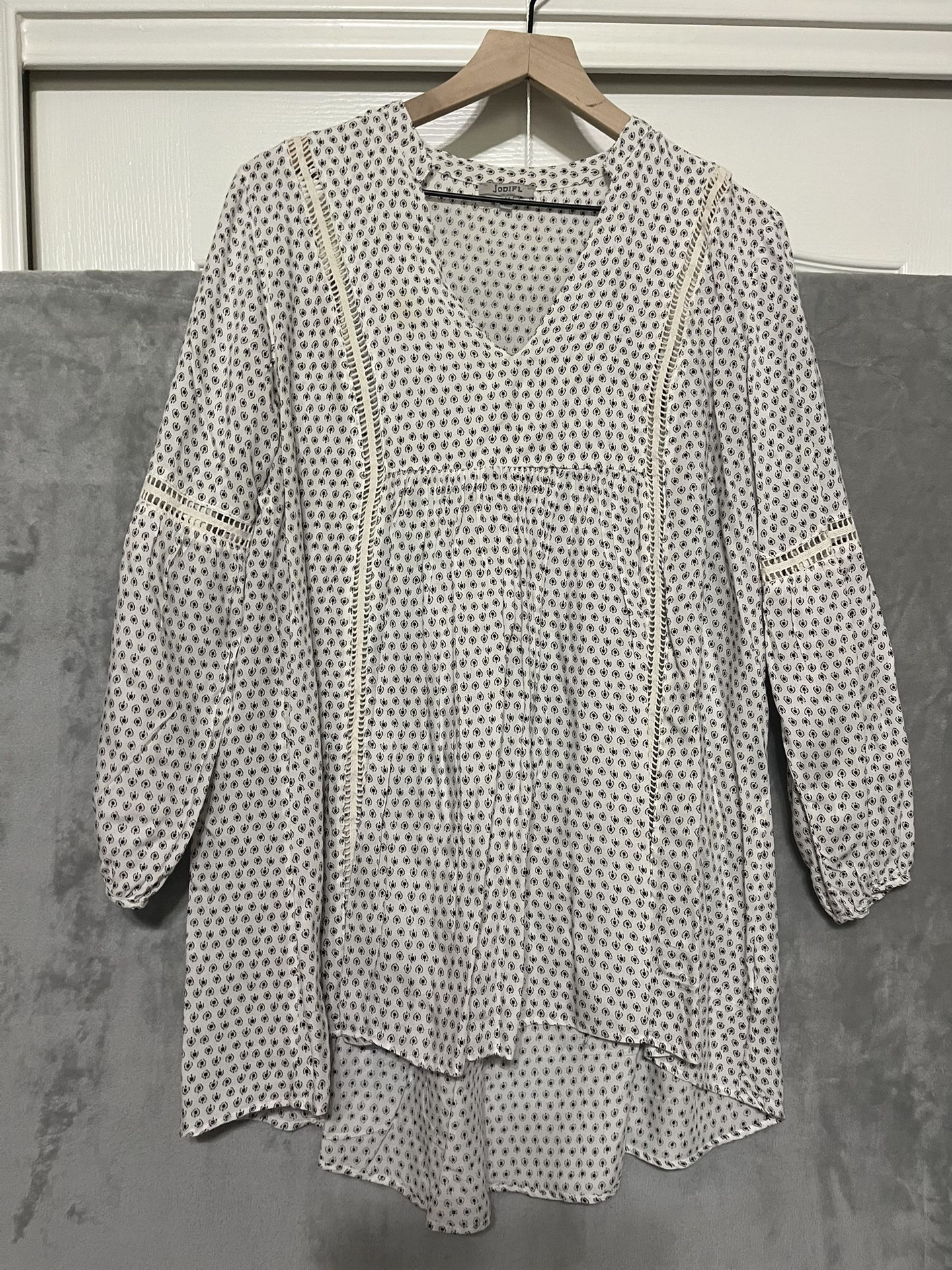 Jodifl Cream Long Sleeve Blouse