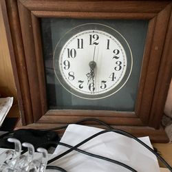 Noel Woodcraft Vintage Clock