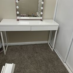Desk With Small Mirror