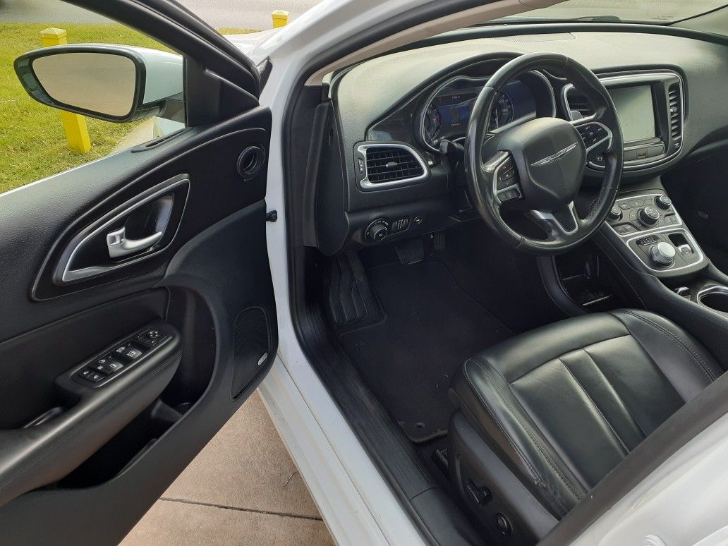 Chrysler 200