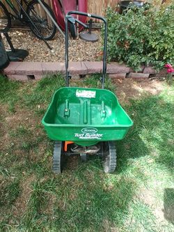 Scott's Turf Builder Edge guard Mini Broadcast Seed Spreader