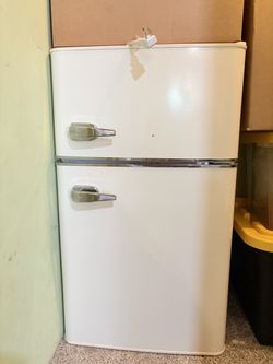 Mini fridge