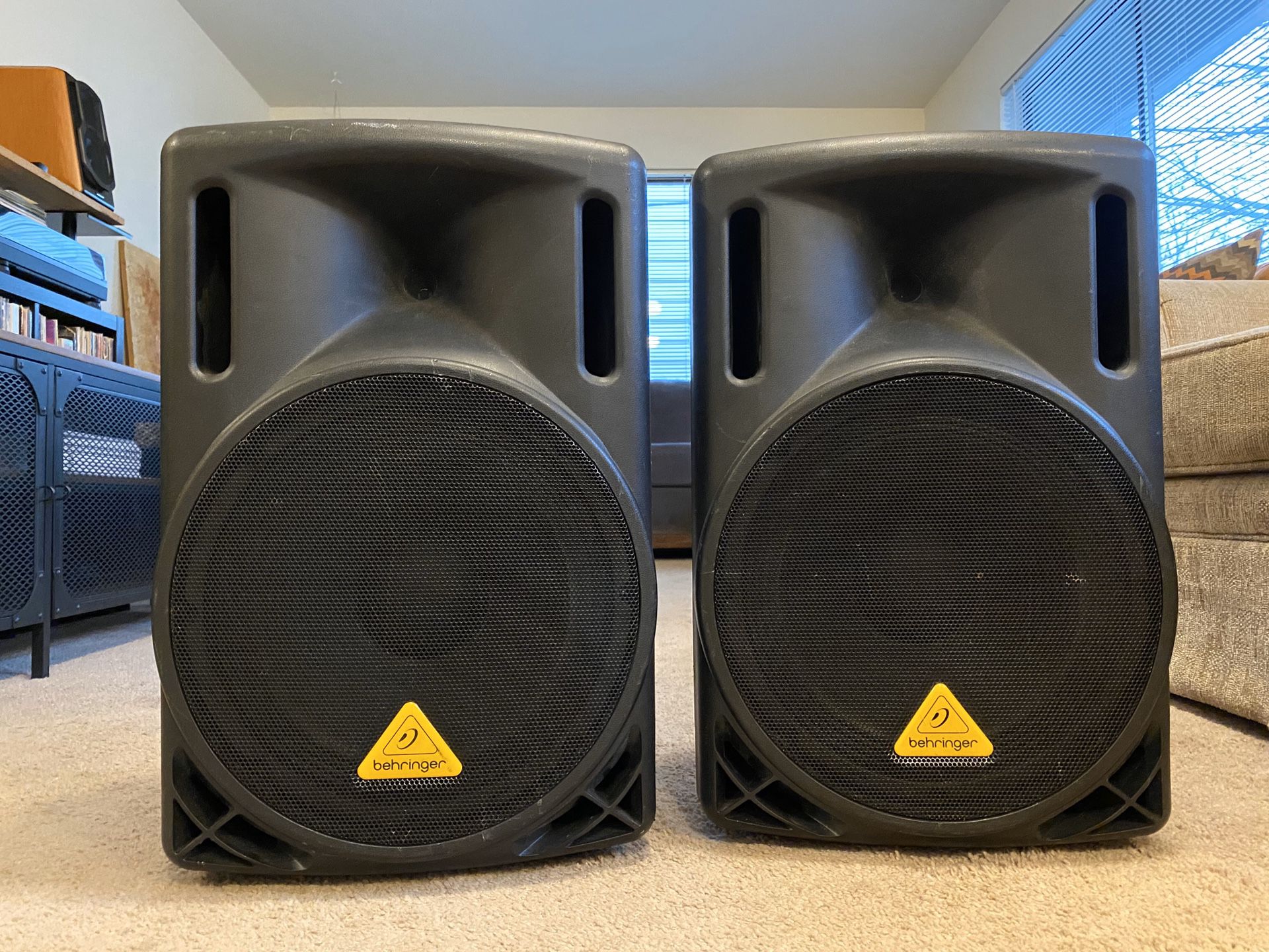 PA Loud Speakers 550W 12" Powered Speakers