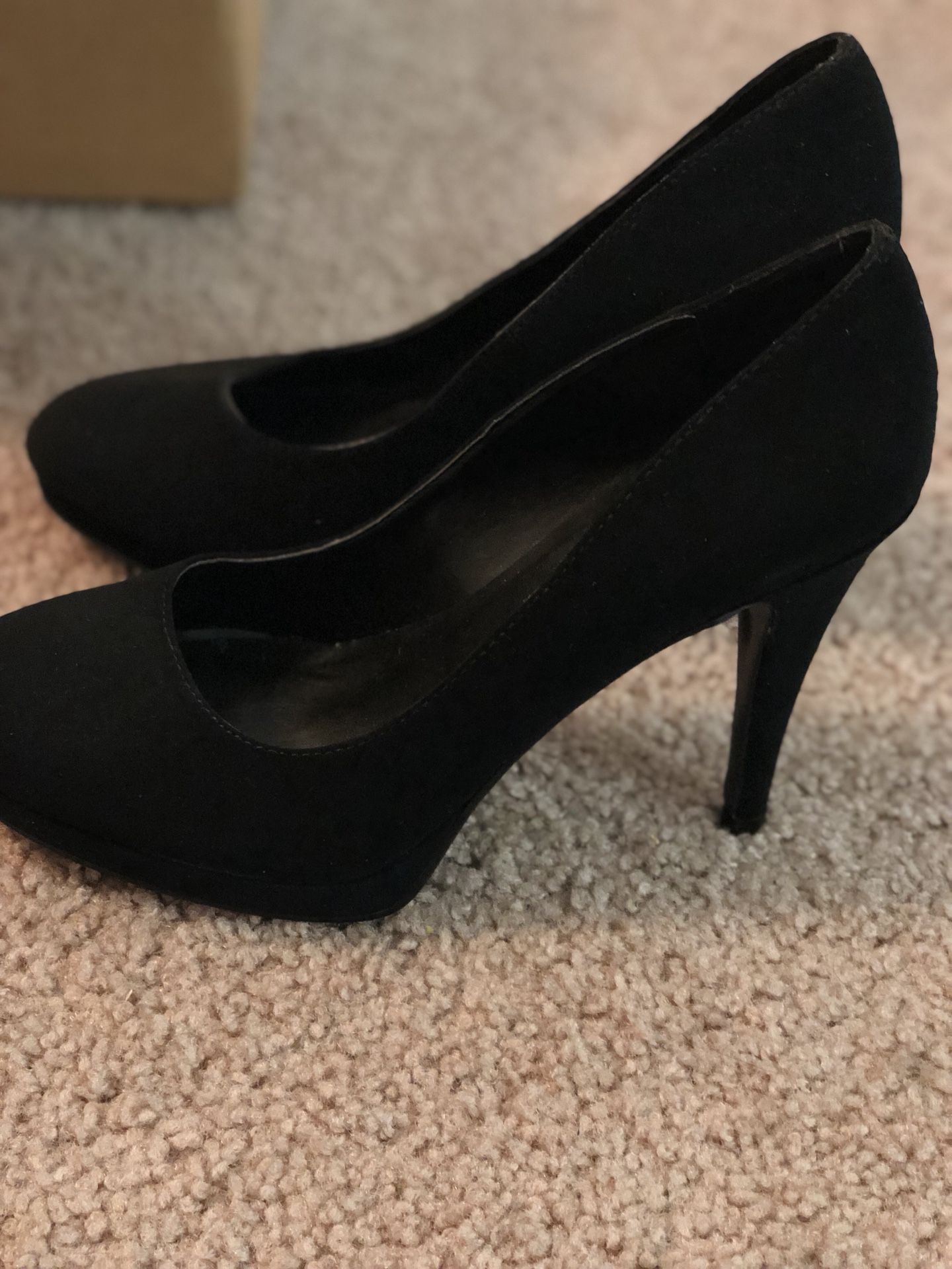 Black suede heels like new (7.5)
