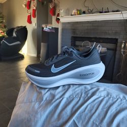 Nikes Vomero Plus Running Shoes