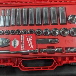 Milwaukee 1/4 in. Drive Metric Ratchet and Socket Mechanics Tool Set (28-Piece)