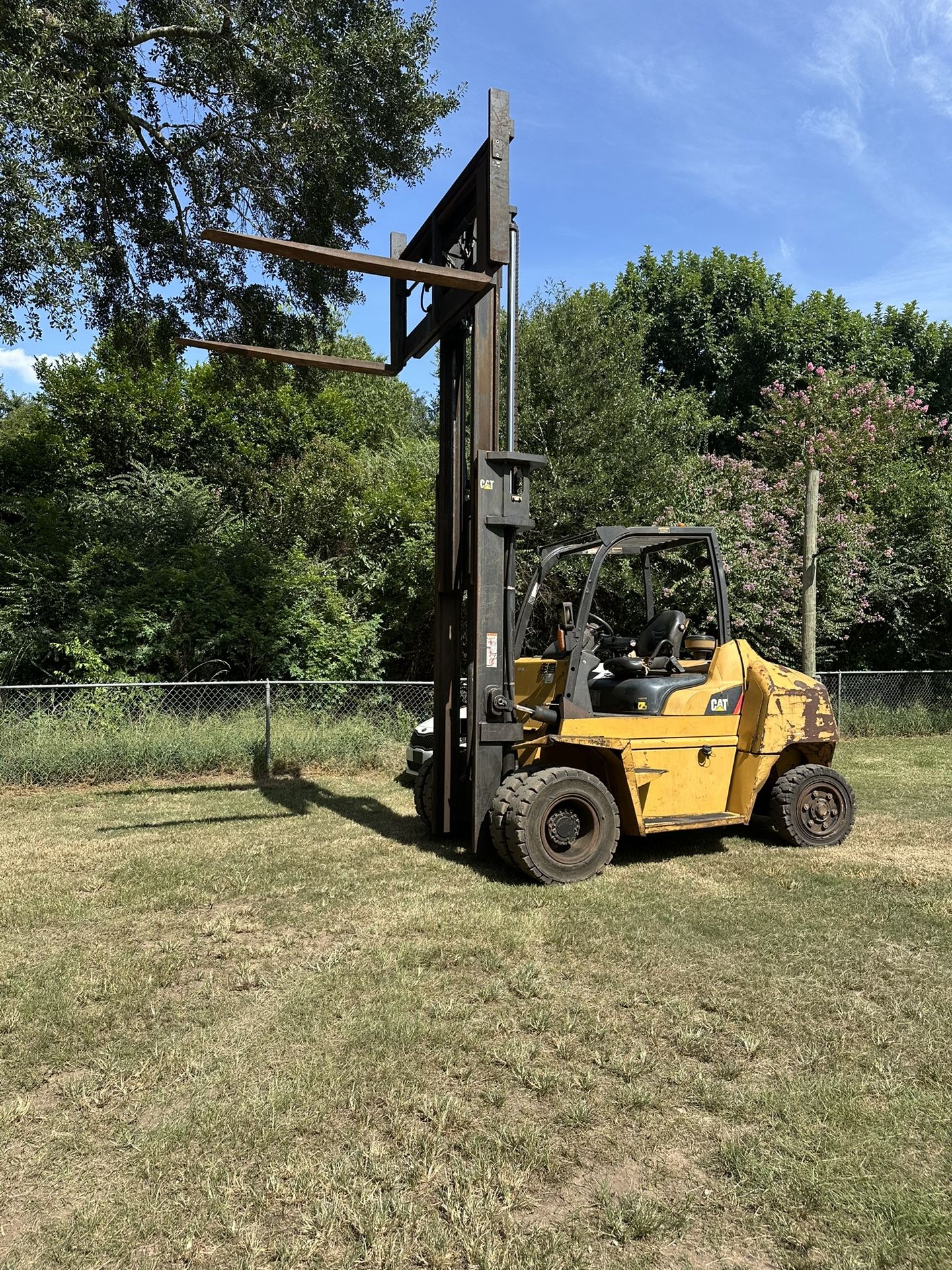 Cat 16,000LB Lift Capacity Forklift