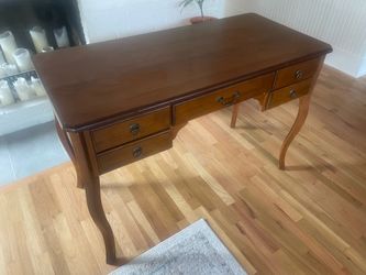 Wood desk w/ drawers