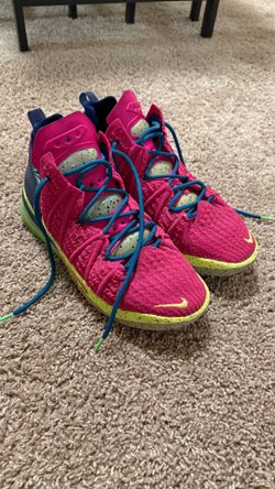 Basketball shoes