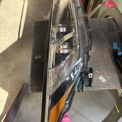 Luz Del Lado Derecho De Una Toyota Highlander 2018