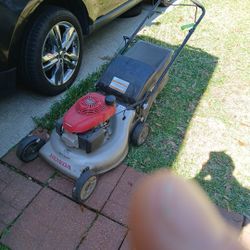 Honda Self Propelled Lawnmower With Bag