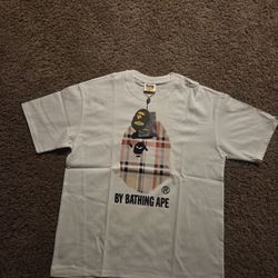 Bape White Graphic T-Shirt feel free to message me will negotiate