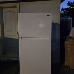 Vissani 18 Cu.ft Top Freezer Refrigerator 