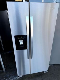 1 yr old Whirlpool apartment size refrigerator and freezer