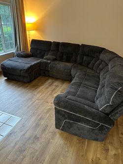 Power Reclining Sectional Sofa w/ USB + Wireless Charging & Console — Excellent Condition, Moving Sale