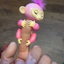 Fingerlings Pink Glitter Mankeys Bien Estado Tiene Sonidos  