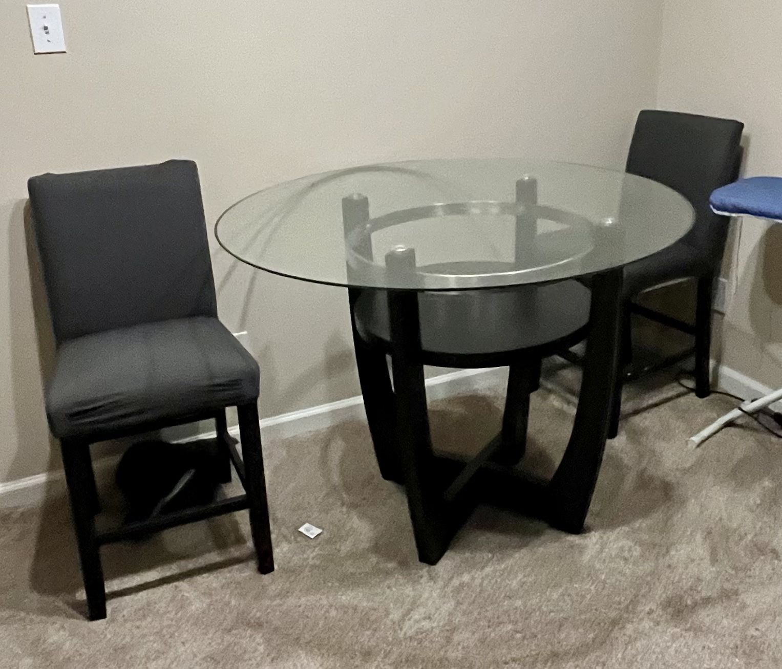 Like New Glass Table Set