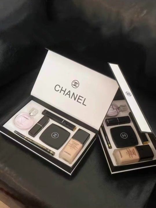 Chanel Limited Edition 6-Piece Makeup Gift Set Perfume + Foundation + Eyeshadow And More!