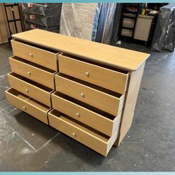 8 drawers dresser/ Eight drawers dresser