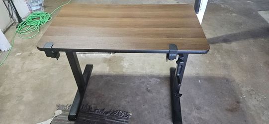 Computer table  height adjustable