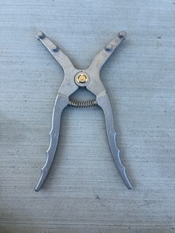 Expanding pliers made of light metal