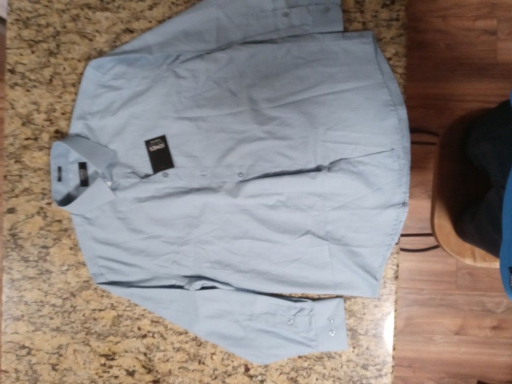 NWT mens Jones New York signature series slim fit textured dress shirt. Light blue / gray in color size 16-16 1/2 32-33