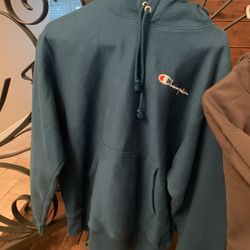Men’s Size L Champion Sweatshirt EUC