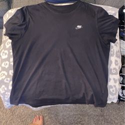NIKE BLACK SILVER LOGO SHIRT