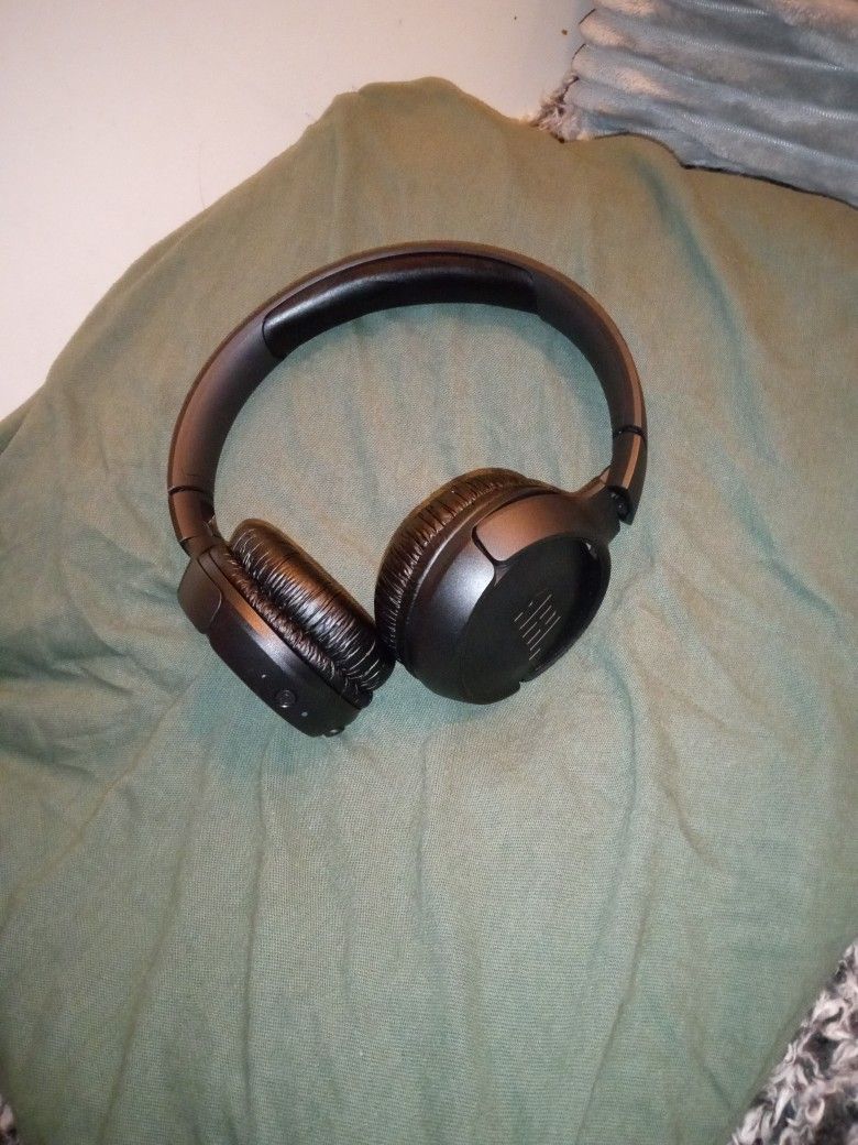 JBL Tunes wireless/Bluetooth headphones