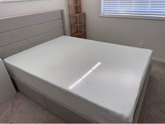 Zinus 10” Queen Memory Foam Mattress – Barely Used