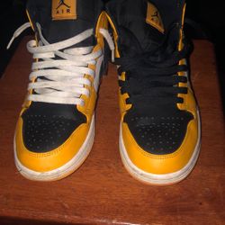 Air Jordan 1 Mid GS 'Reverse Yellow Toe