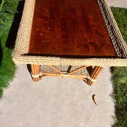 Coffee Table 4900 -82C Cocktail Table With Coco 🥥 $275 Good Condition,  No Bank Account 