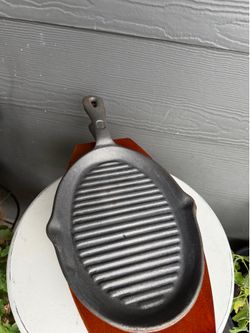 Mr. Bar-B-Q Cast Iron Mini Grill Skillet with Wood Serving Base (Ideal for Fajitas / Steaks)