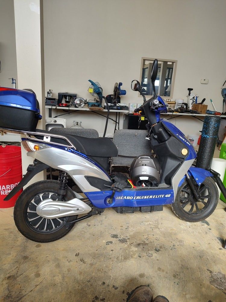 E-scooter Seats 2 People, No License Required!