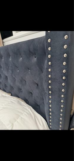 Queen bed and nightstands