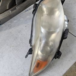 Toyota Corolla Right Headlight Oem 