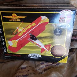 NEW LIMITED EDITION GEAR BOX DIE CAST AIRPLANE