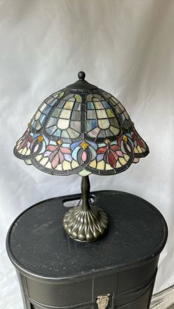 Tiffany-Style Stained Glass Table Lamp
