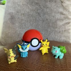 Pokémon Plastic Case And Figurines Set From Japan