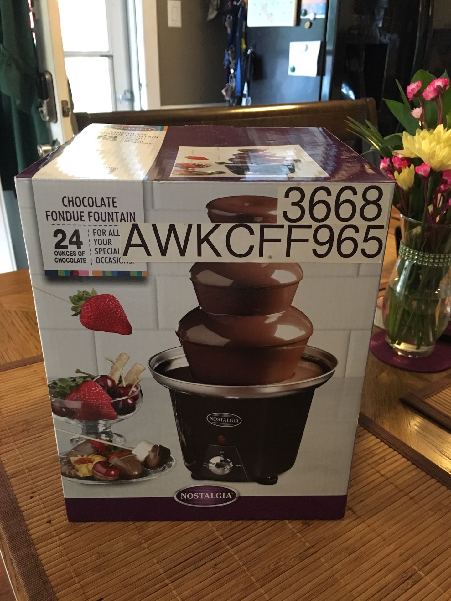 Nostalgia chocolate fondue fountain