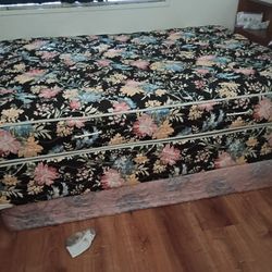 Full Size Bed And Boxspring