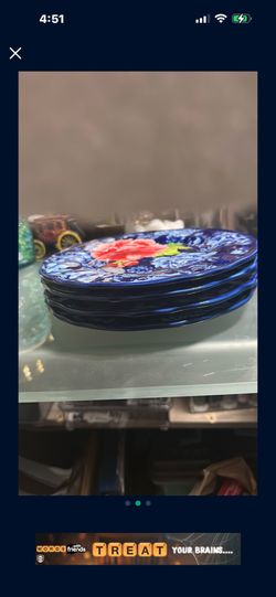 Pioneer woman set of 4  plates  small 