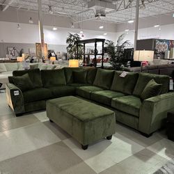 Brand New Emerald Green Sectional and Ottoman Made in USA 🇺🇸. High Quality yet Affordable! 