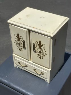 Jewelry box - musical