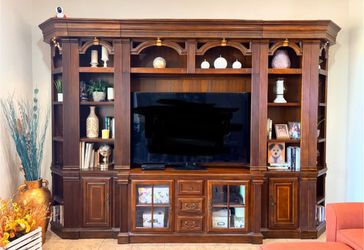 Entertainment Center TV MEDIA CABINET